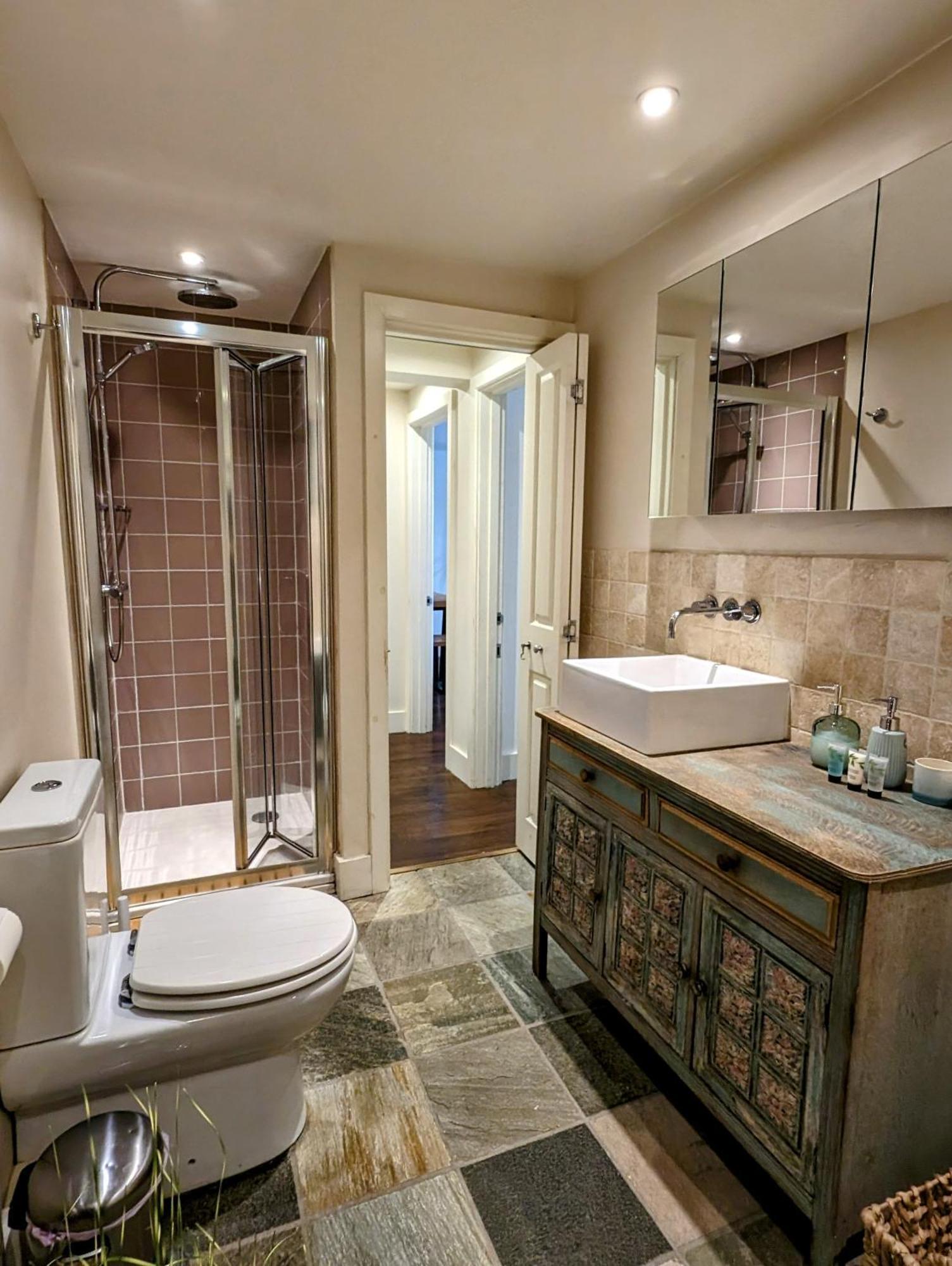 Modern Well Presented Apartment With Garden لندن المظهر الخارجي الصورة