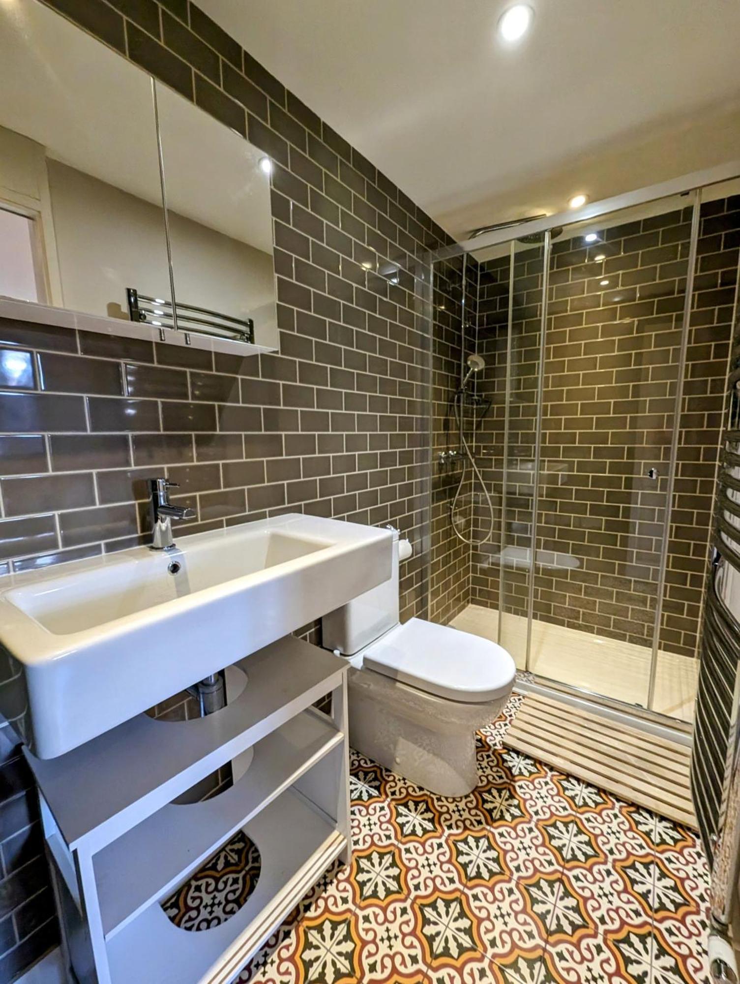 Modern Well Presented Apartment With Garden لندن المظهر الخارجي الصورة